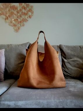 GAP Caramel Brown Faux Suede Slouchy Hobo Shoulder Tote Bag - NWT Layout
